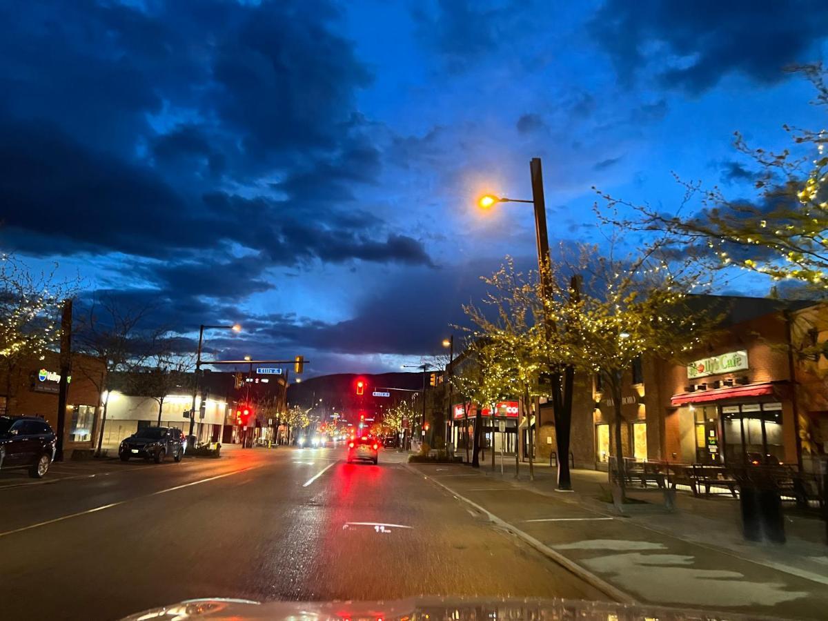 Amazing Brand New Lakeview Condo Downtown Kelowna Luaran gambar