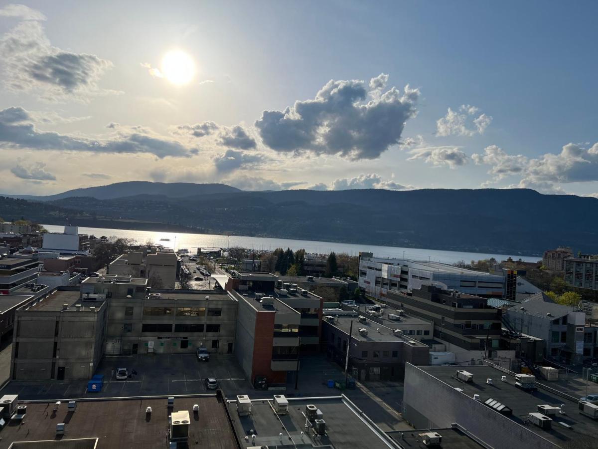 Amazing Brand New Lakeview Condo Downtown Kelowna Luaran gambar