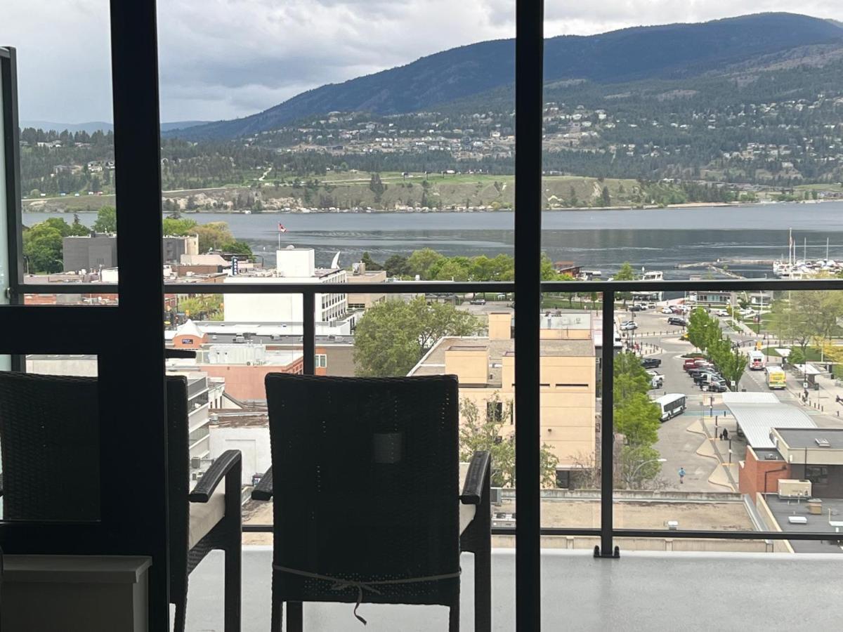 Amazing Brand New Lakeview Condo Downtown Kelowna Luaran gambar