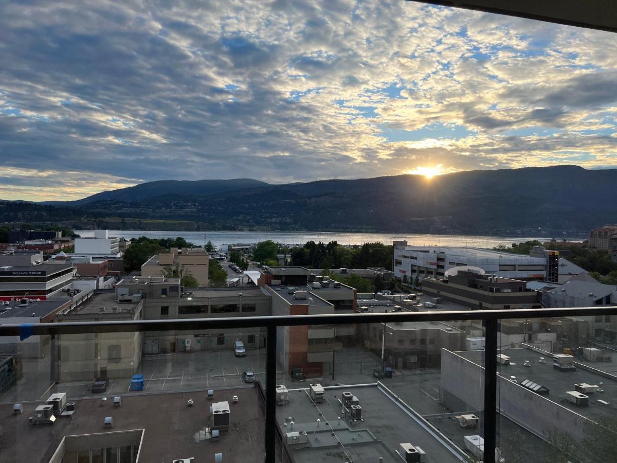 Amazing Brand New Lakeview Condo Downtown Kelowna Luaran gambar